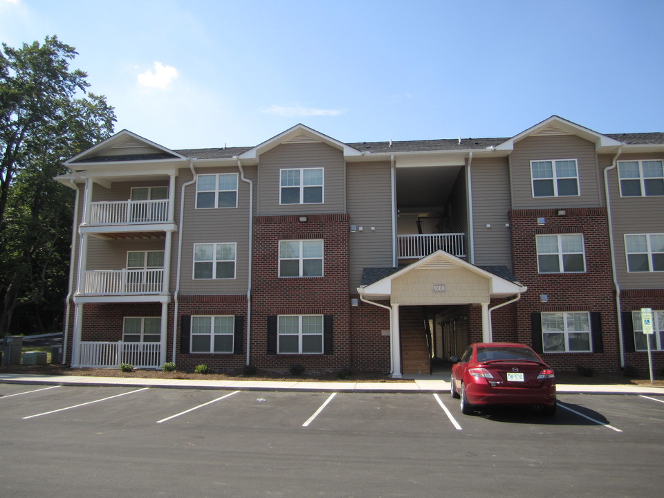 Friar Woods in Kernersville, NC - Building Photo