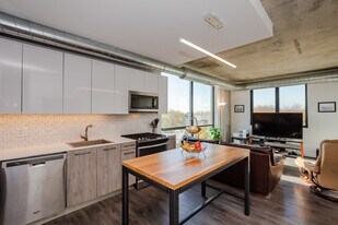 1714 W Roscoe St in Chicago, IL - Building Photo