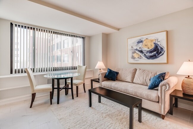 1021 Arlington Blvd, Unit 811 in Arlington, VA - Building Photo - Building Photo
