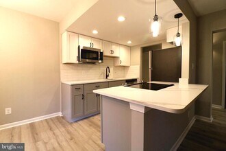 2249 Castle Rock Square in Reston, VA - Building Photo - Building Photo