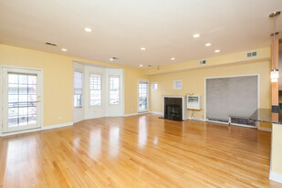 811 W Superior St, Unit 3 in Chicago, IL - Building Photo