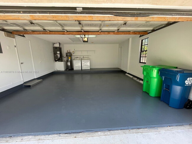 15972 E Wind Cir in Sunrise, FL - Building Photo - Building Photo
