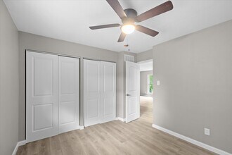 5 Manor Dr in Collinsville, IL - Building Photo - Building Photo