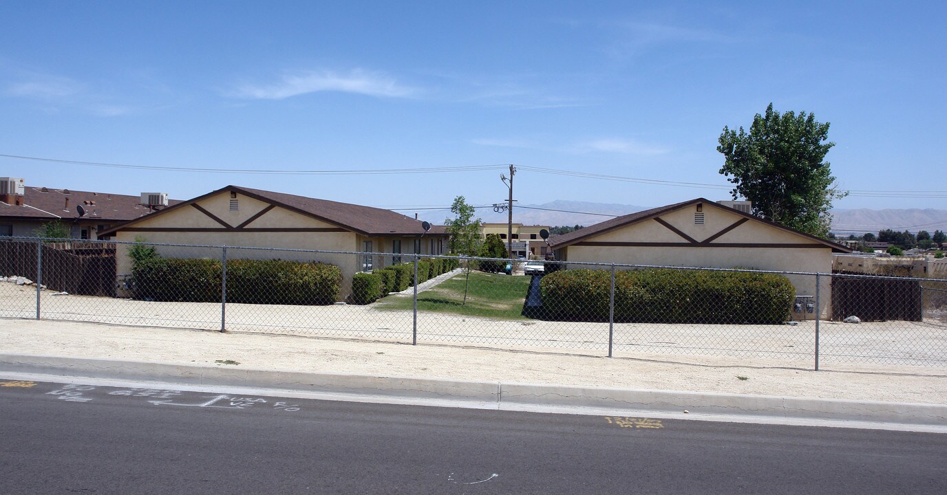 16131 Muni Rd in Apple Valley, CA - Building Photo