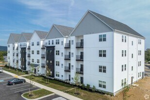 98 E Penn Dr in Enola, PA - Building Photo