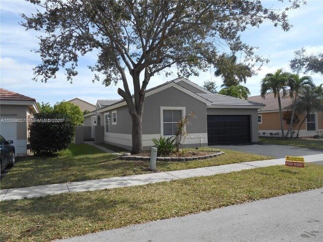 2077 NW 191st Ave in Pembroke Pines, FL - Building Photo - Building Photo