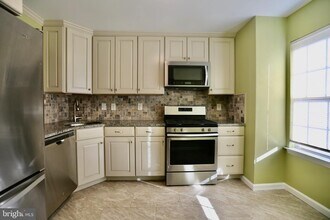 442 Atlanta Court in Washington Township, NJ - Building Photo - Building Photo