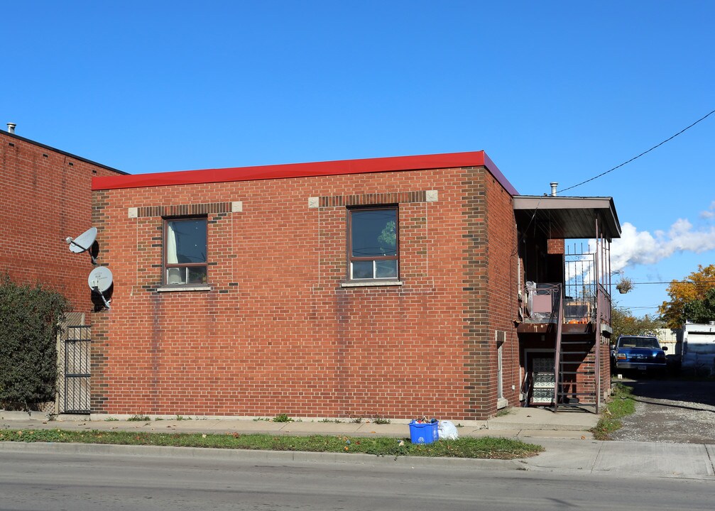 1357 Barton St E in Hamilton, ON - Building Photo