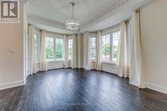 319 Holmes Ave in Toronto, ON - Building Photo - Building Photo