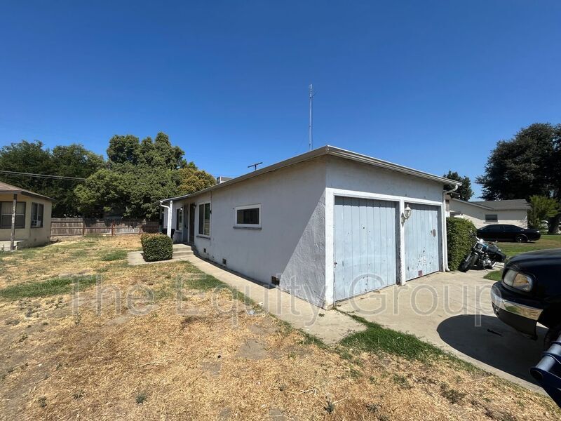 515 N M St in Tulare, CA - Building Photo