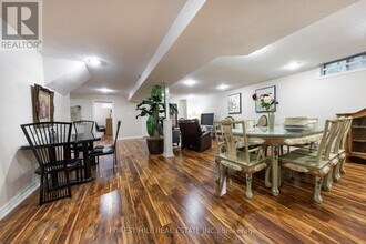 32 Hamills Crescent in Richmond Hill, ON - Building Photo - Building Photo