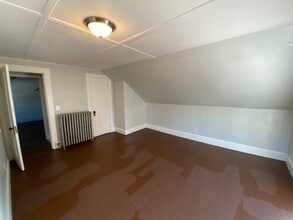 28 Newbury St, Unit 28NewburyStUnit3 in Auburn, ME - Building Photo - Building Photo
