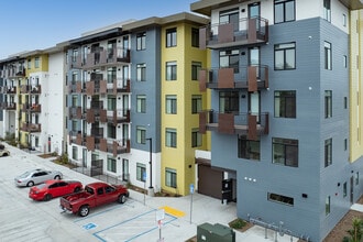 Kawana Springs in Santa Rosa, CA - Foto de edificio - Building Photo