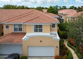 277 Valencia Cir in St. Petersburg, FL - Building Photo