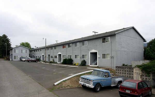 9221 N Lombard St in Portland, OR - Foto de edificio - Building Photo