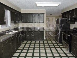 143 Walnut Creek Rd in Memphis, TN - Foto de edificio - Building Photo