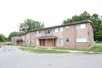 Village Grove Apartments in Ypsilanti, MI - Building Photo - Building Photo