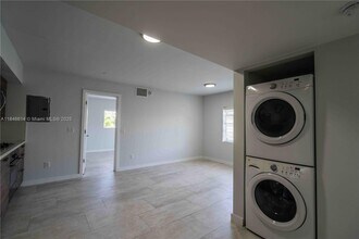 666 NE 80th St in Miami, FL - Building Photo - Building Photo