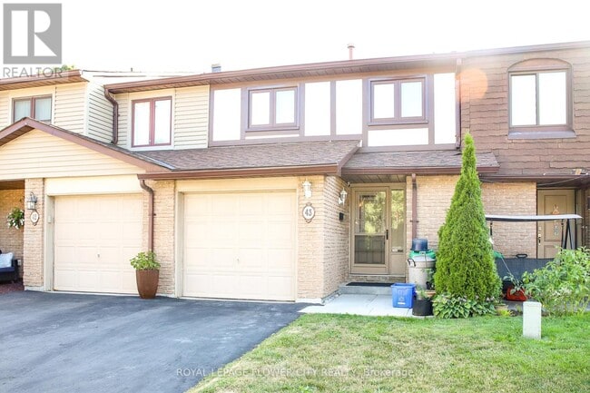 property at 43 Greenwich Cir