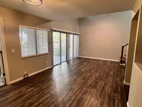 5422 SW 4th Pl in Gainesville, FL - Foto de edificio - Building Photo