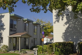 Summerwood Apartments in North Highlands, CA - Building Photo - Building Photo