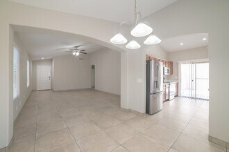 11476 W Madisen Ellise Dr in Surprise, AZ - Foto de edificio - Building Photo