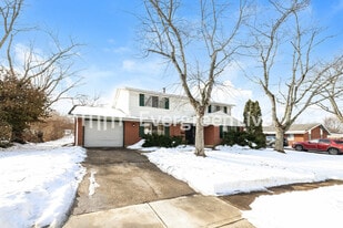 6420 Larcomb Dr in Dayton, OH - Building Photo