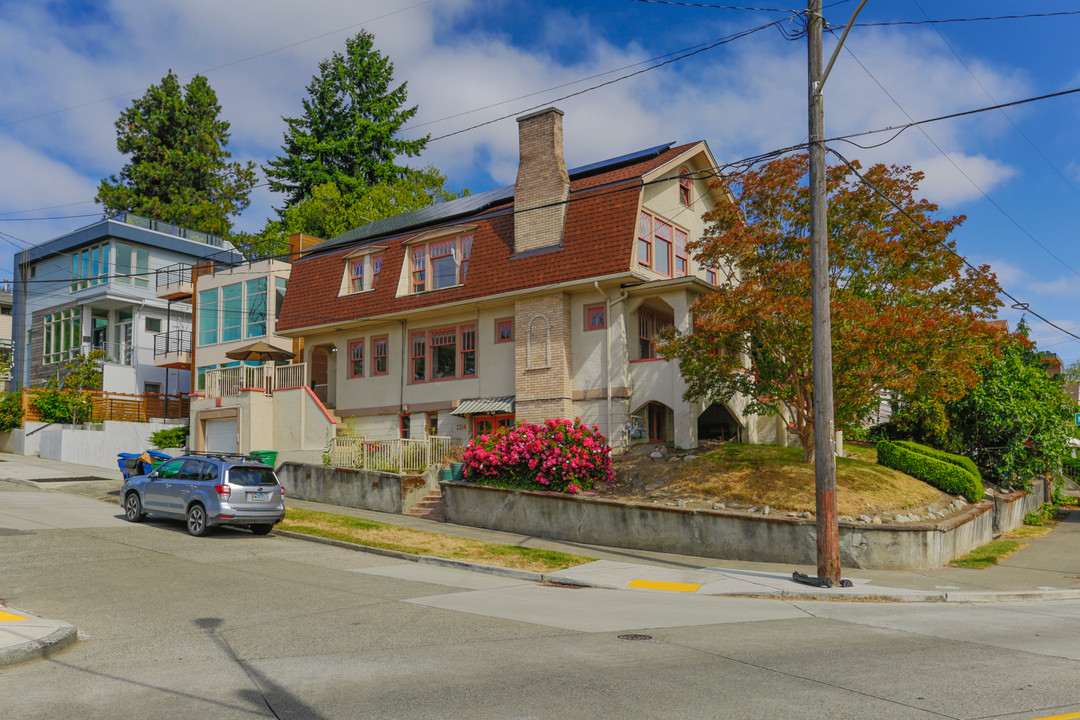 3601 Corliss Ave N in Seattle, WA - Building Photo