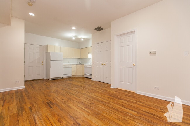 property at 911 W Dakin St