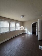 8711 Alva Ave in St. Louis, MO - Foto de edificio - Building Photo