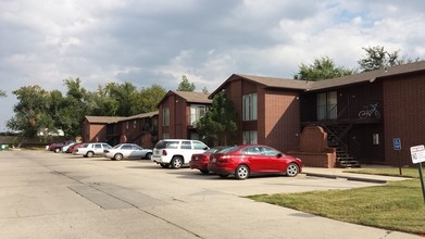 Watson Park Apartments in Wichita, KS - Building Photo - Building Photo