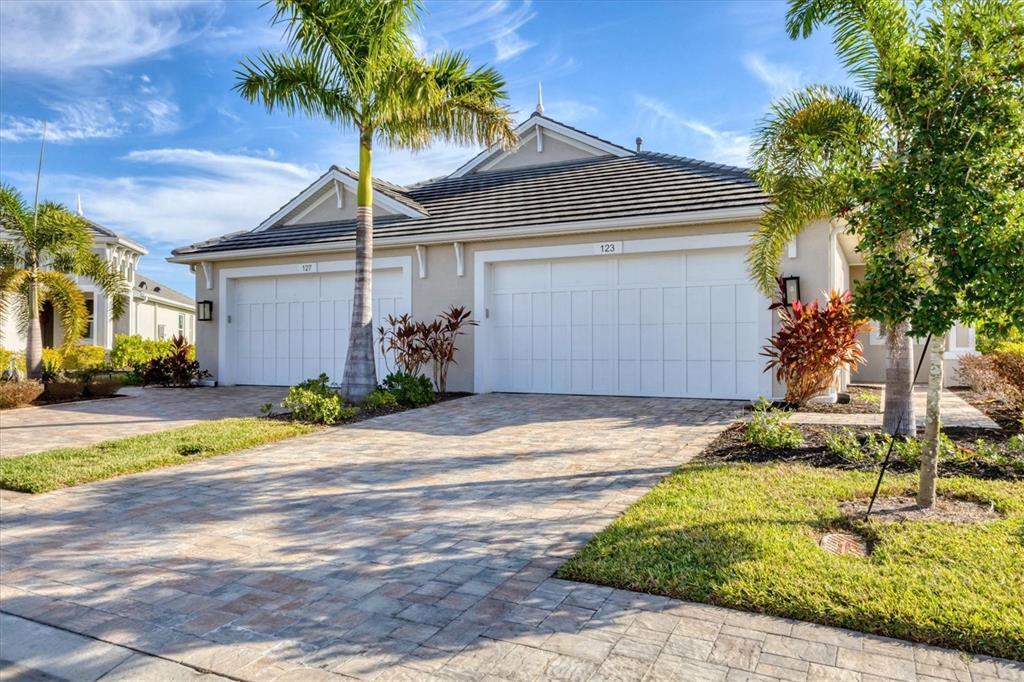 123 O'keeffe Cir in Bradenton, FL - Building Photo