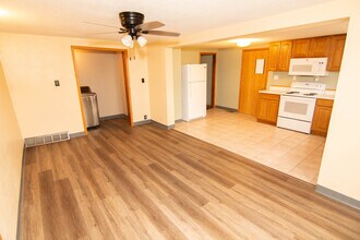 1538 Starline Ave, Unit 1 in Osceola, IA - Foto de edificio - Building Photo