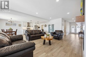 640 SWEETBAY Cres in Sarnia, ON - Building Photo - Building Photo