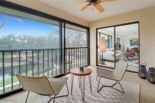 5964 Pelican Bay Blvd in Naples, FL - Building Photo