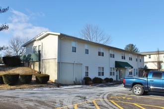 Storey Manor Apartments in Cottage Hills, IL - Building Photo - Building Photo