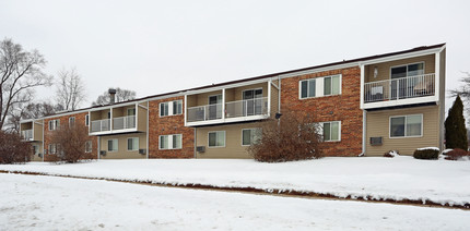 Woodside Terrace Apartments in Beloit, WI - Building Photo - Building Photo