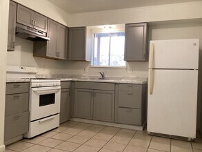 516 W Murray Ave in Visalia, CA - Building Photo - Building Photo