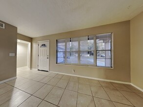 2236 Looking Glass Ln in Jacksonville, FL - Building Photo - Building Photo