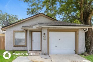 5054 Knightsbridge Cir N in Jacksonville, FL - Building Photo