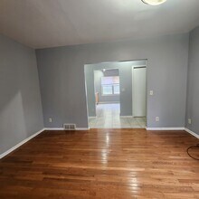 616 Locust St, Unit 2 in Kalamazoo, MI - Foto de edificio - Building Photo