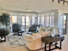 11116 Gulf Shore Dr, Unit 801 in Naples, FL - Building Photo - Building Photo