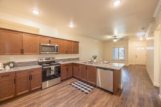 The Villas at Ellis Manor in Fresno, CA - Foto de edificio - Building Photo