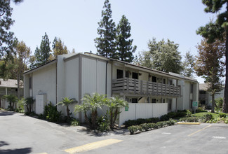 155 Pinewood Apartments in Tustin, CA - Building Photo - Building Photo