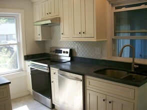 480 Pleasant St in Leicester, MA - Building Photo - Building Photo