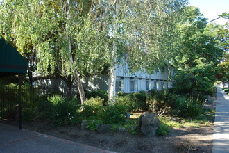 Los Gatos Gardens in Los Gatos, CA - Building Photo - Building Photo