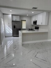 2423 Scott St in Hollywood, FL - Building Photo - Building Photo