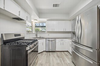 6136 Birdwood Rd in Houston, TX - Building Photo - Building Photo