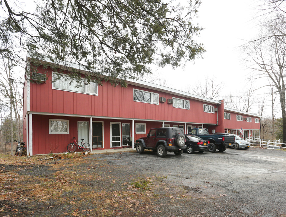 CoveView Garden Apartments in Rhinebeck, NY - Building Photo