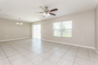 295 Lake Lucerne Way in Winter Haven, FL - Building Photo - Building Photo
